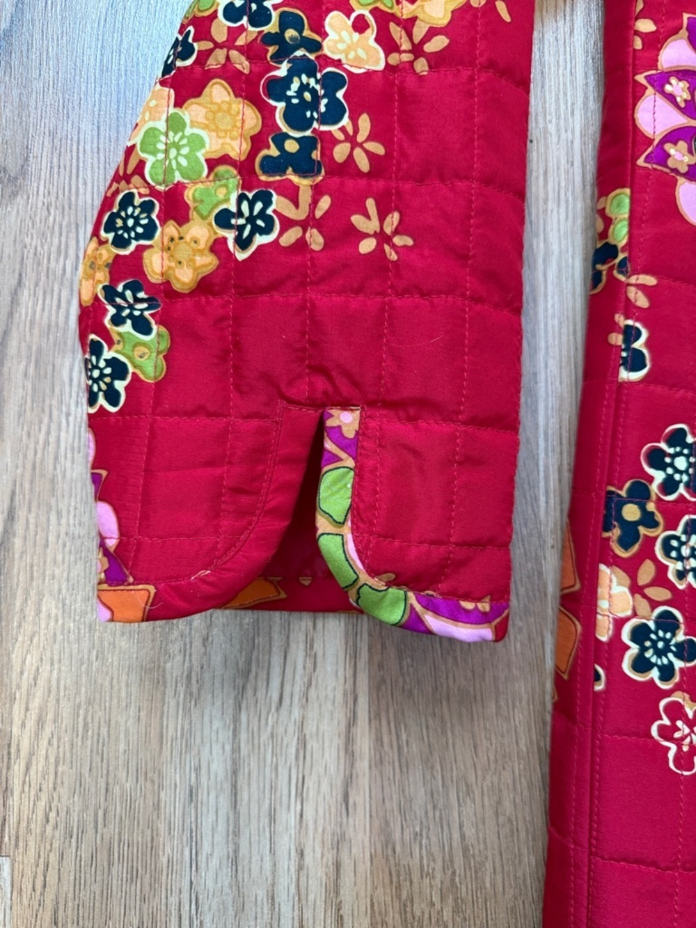 100% Silk Shell Red Quilted Floral Button-Down Jacket - Picture 5 of 7